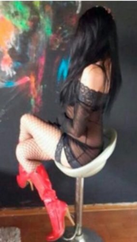 Ateşli kendi yeri olan escort Ayşin