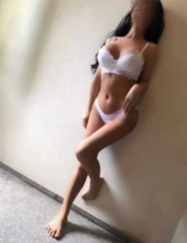 Çekici otelde buluşan escort Biricik