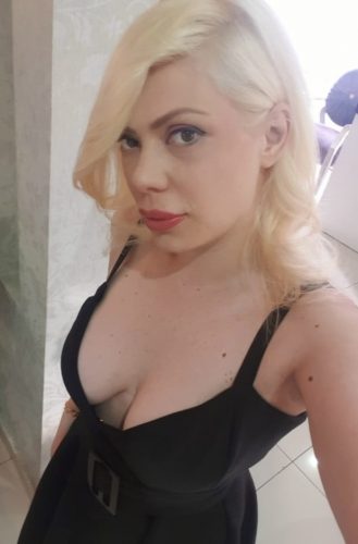 Esenyurt Escort Bayan İlanları: Büyüleyici ve Ateşli