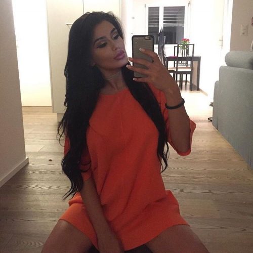 Etkileyici beyaz tenli escort Azize