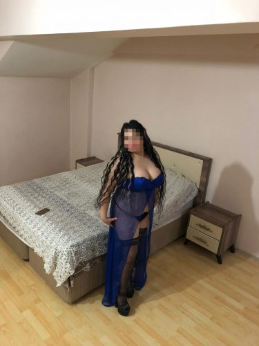 Gösterişli buğday tenli escort Gülay