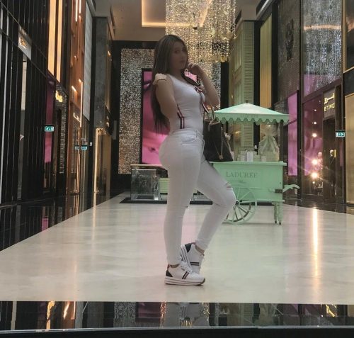 Taksim Bölgesinin Büyüleyici Escort Kızı ve Güzellik Işığı