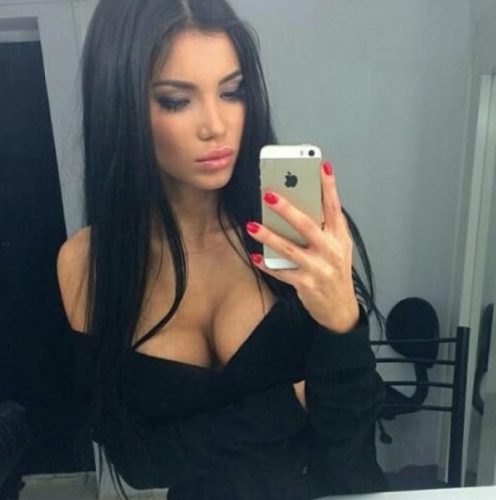 Taksim Escort Kızı: Bir Geceye Damga Vuran Tutku