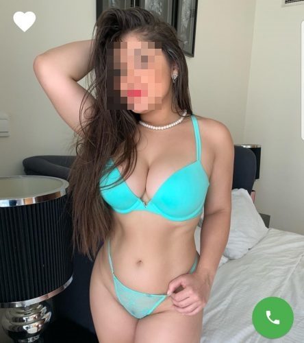 Taksim'in Eşsiz Cazibesine Sahip Escort Kız: Gizem Dolu Bir Gezi
